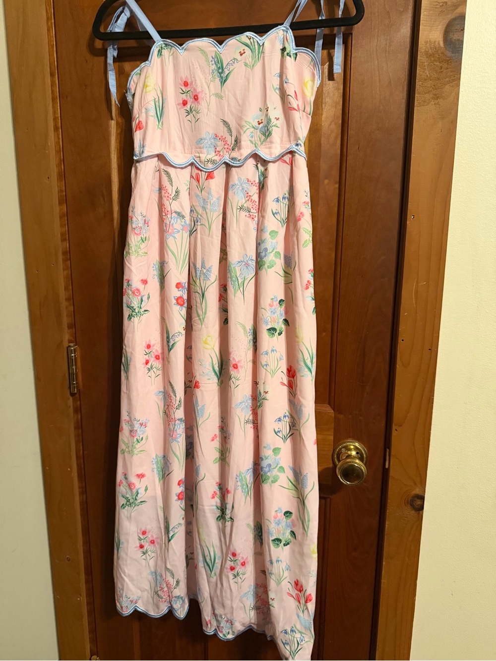 Women’s Beautiful Light Pink Floral Scallop-Trim Summer Dress